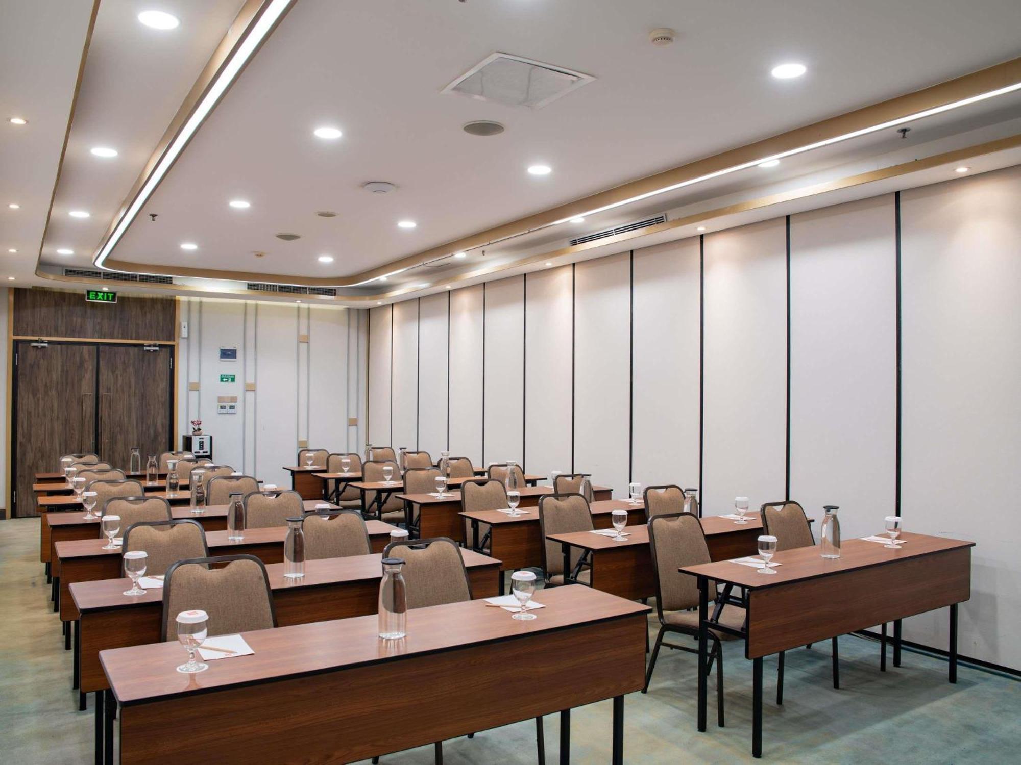 Ibis Bandung Pasteur Hotel Exterior photo